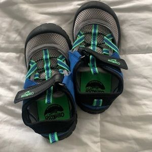 NEVER WORN Osh Kosh B’gosh washable toddler shoes!